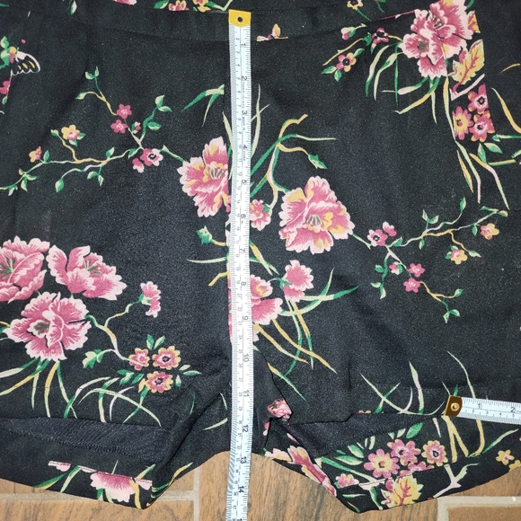 Wet Seal XL high waisted shortened inseam chiffon floral shorts - Picture 11 of 13